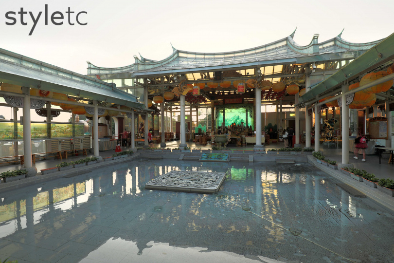 台灣護聖宮聚集66家產業以玻璃打造而成，是全台唯一的玻璃媽祖廟。（圖／于魯光攝）