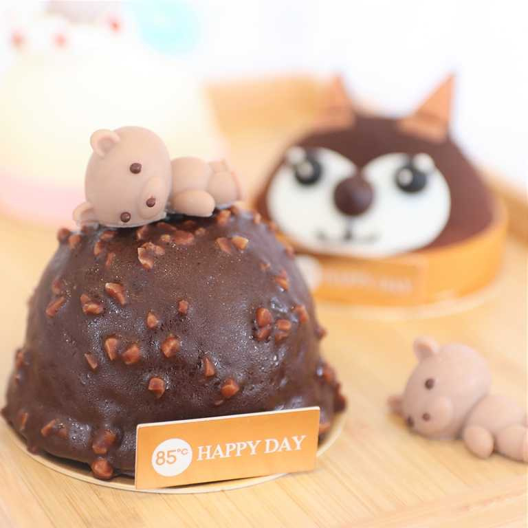 小巧可愛的「金沙熊熊」為切片蛋糕，內餡以巧克力為主。（68元）