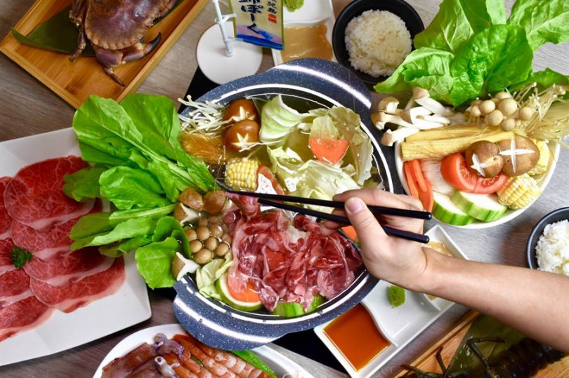 「釧井飛驒牛海鮮鍋」的吃到飽超殺專案，供應至8月底。