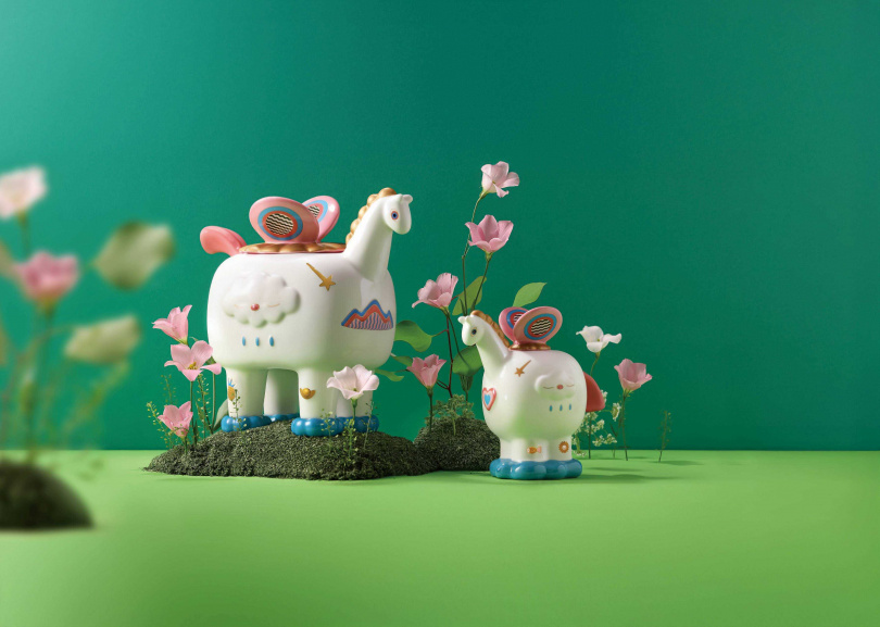 Rivon禮坊隆重推出與台灣新銳藝術家 吳騏（57） 聯名的限量「旺福馬」瓷器禮盒，以「在地永續，幸福延續」為創作發想，搶攻馬年藝術禮盒市場 。（圖／Rivon禮坊提供）