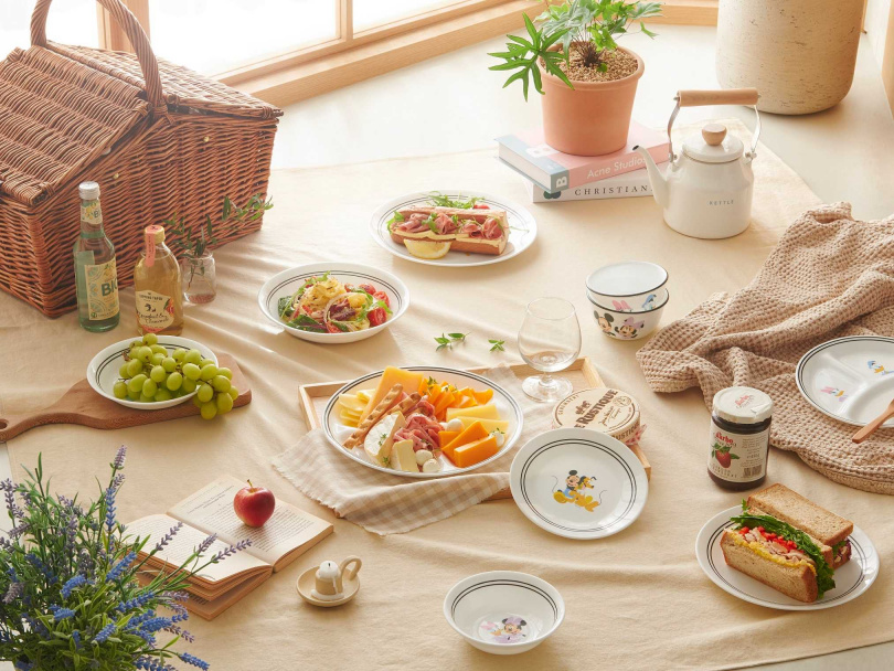 康寧餐具推出「小熊維尼」全新系列及「米奇與好朋友」系列兩大主題餐盤。