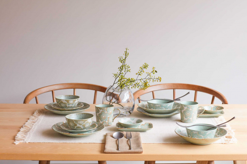 選用自然元素餐瓷，創造有機的森林系餐桌。