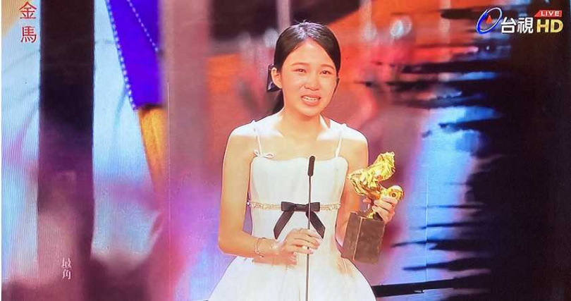 12歲的林品彤得獎時在台上頻流淚，事後她透露目前會以學業為主，未來仍想繼續演戲。（圖／翻攝自台視）