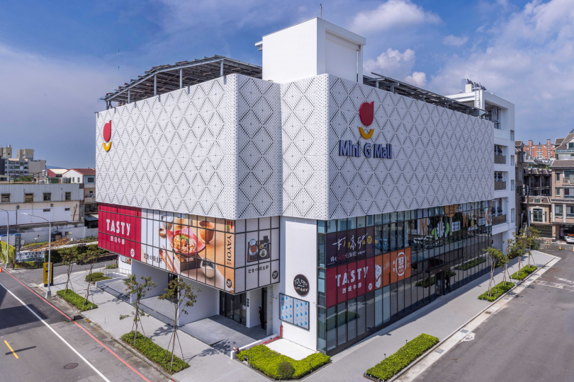 Mini G Mall俐落白色外觀,成為街區醒目焦點。(圖/品牌提供)