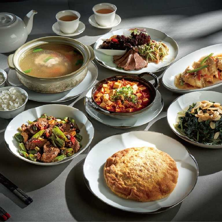現在在家就能品嚐台北美福大飯店「米香台菜餐廳」，秉持傳統手法料理的道地台灣菜色。