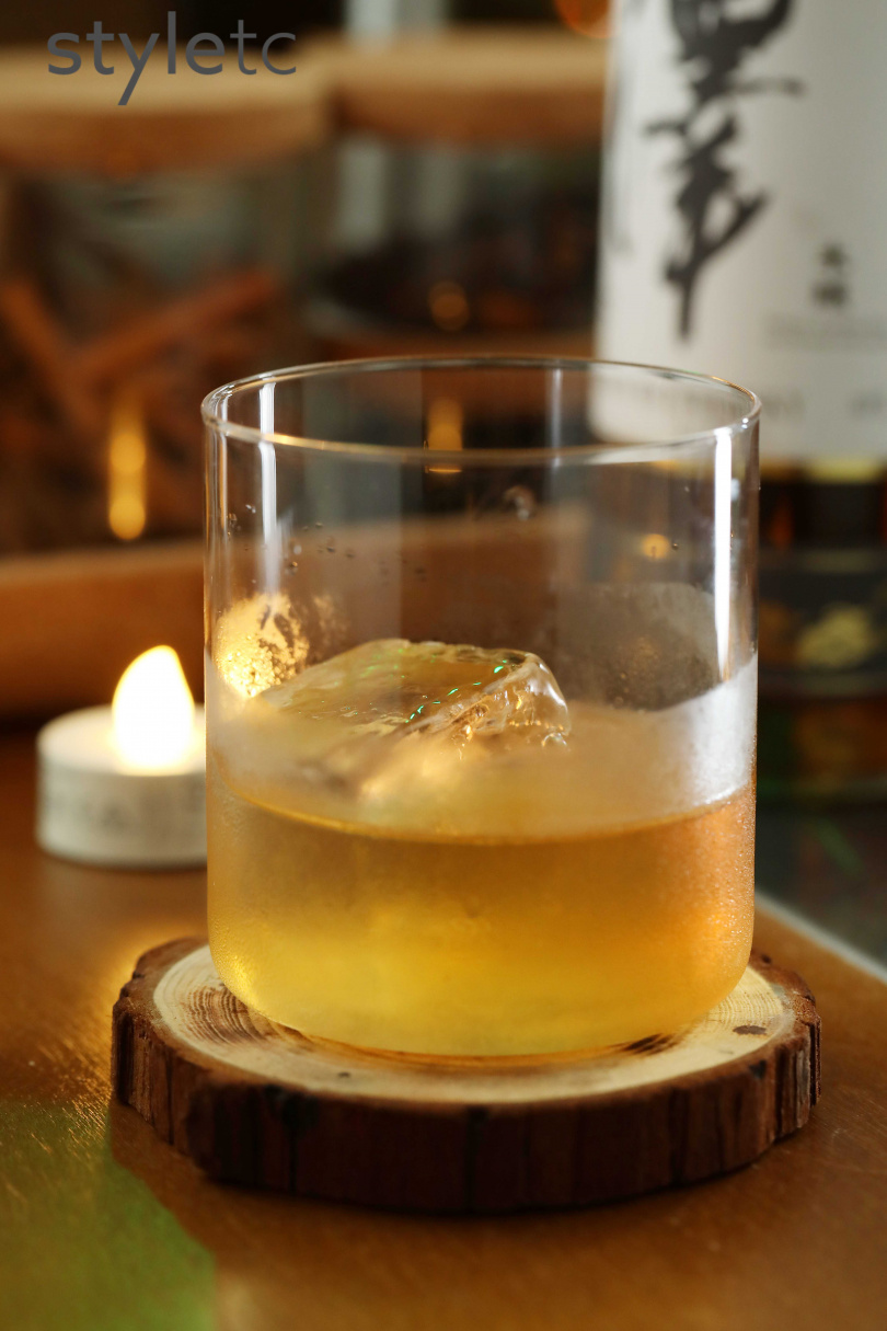 香氣鮮明的「Old Fashioned」因為有花生油脂包覆威士忌，減少烈酒帶來的不適感。（400元，圖／于魯光攝）