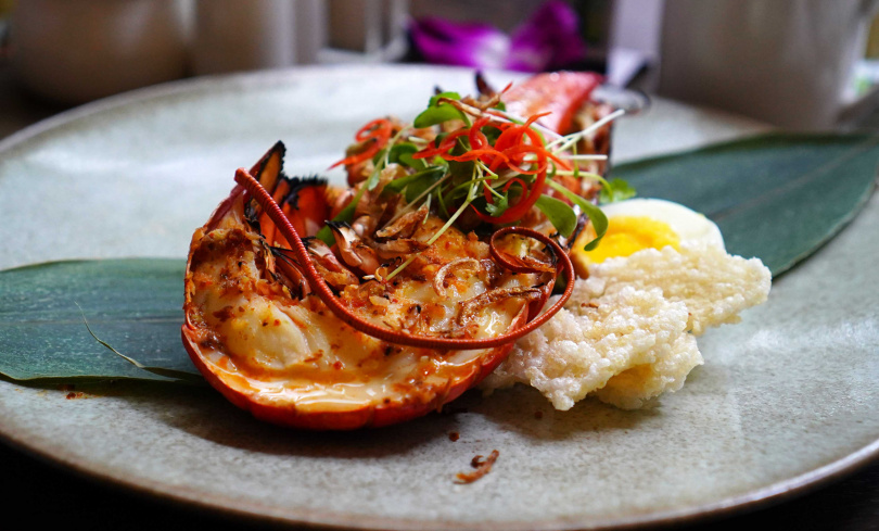 泰國皇家菜式主餐料理之一「泰式香辣龍蝦」。（圖／魏妤靜攝）
