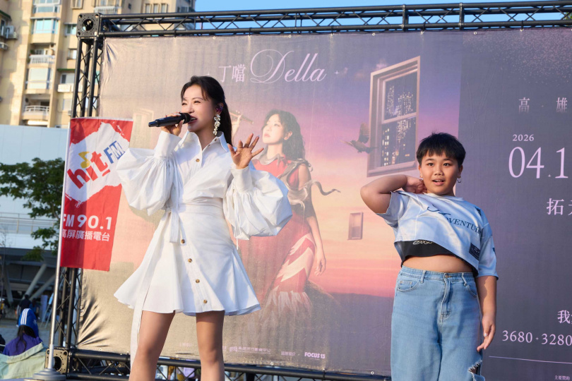 丁噹邀請「原民弟弟」家叡共舞。（圖／相信音樂提供）