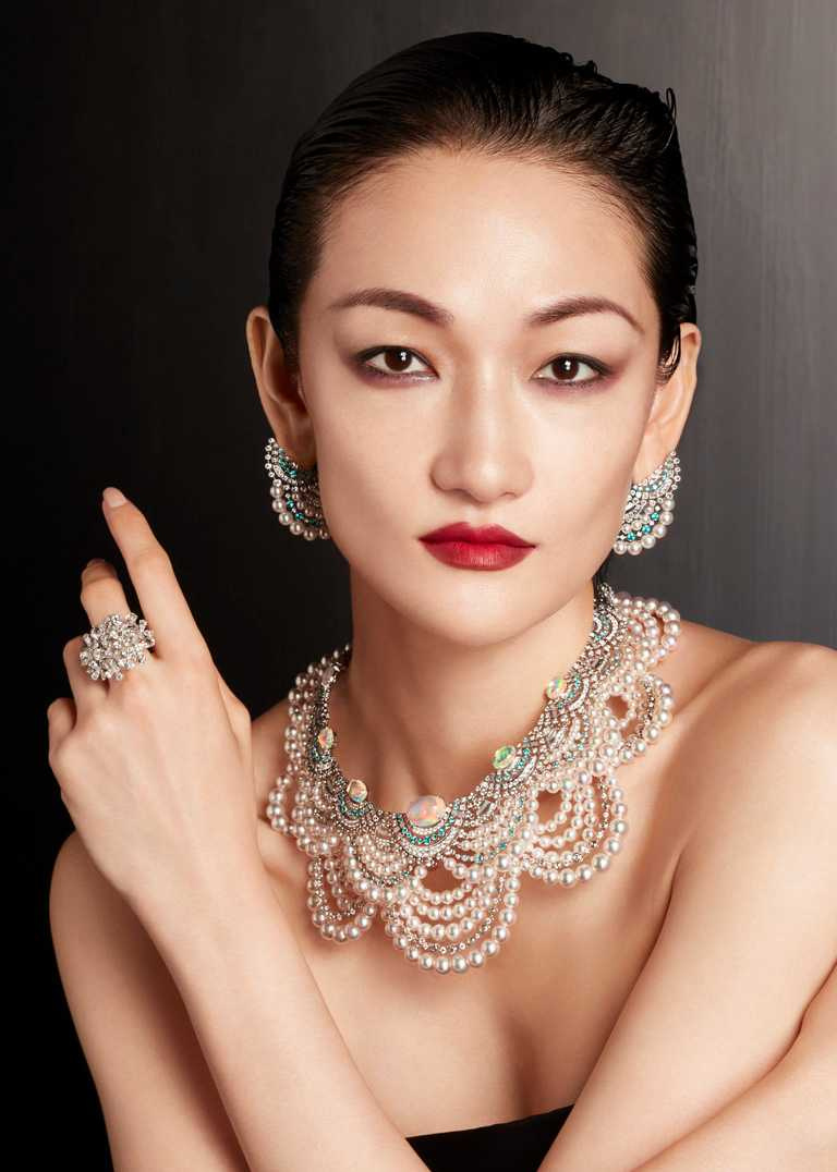 日本名模富永愛，佩戴MIKIMOTO「The Japanese Sense of Beauty」頂級珠寶系列作品。（圖╱MIKIMOTO提供）