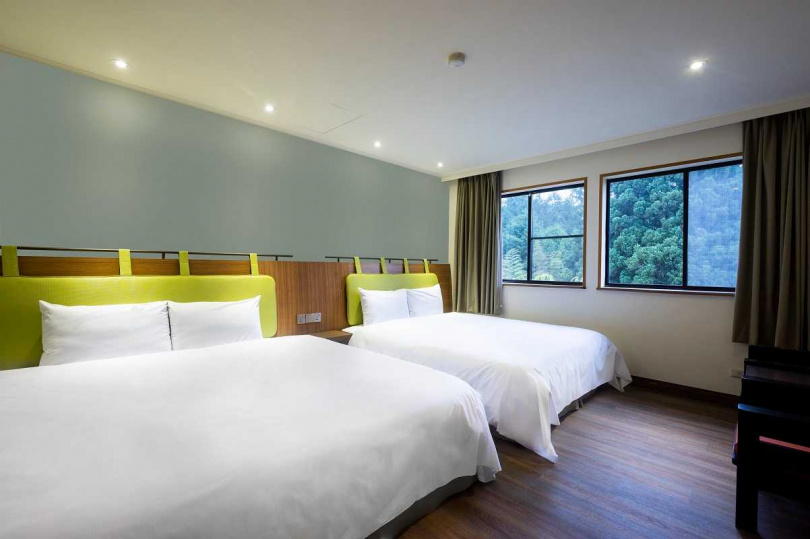 「溪頭福華渡假飯店」，提供超舒適兩大床房型。