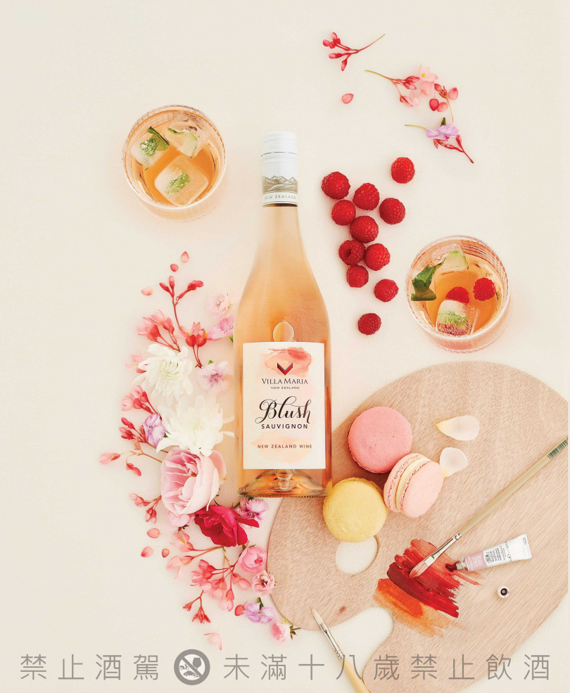 充滿浪漫唯美的粉紅色澤酒體，以及散發出百香果與新鮮草本香氣的「紐西蘭瑪麗亞莊園初戀滋味粉紅酒」每一口都是滿滿的幸福感！