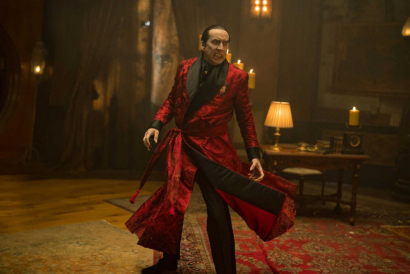 尼可拉斯凱吉在《吸血鬼特助：雷菲爾》飾演吸血鬼，展現瘋癲神演技。（圖／MyVideo提供）