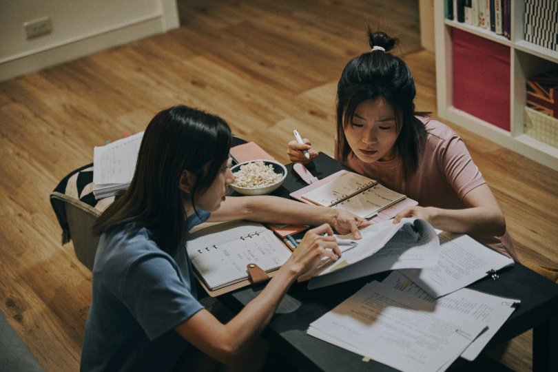 楊小黎覺得歧視是一種強烈的情感體驗。（圖／華視、公視台語台提供）