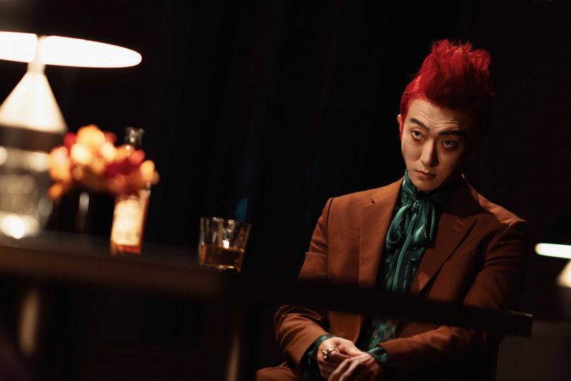 張懷秋在《叫我驅魔男神》中遭附身成魔神宿主。（圖／光盛影業）