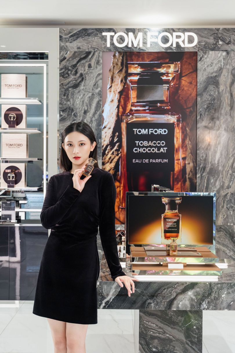 TOM FORD私人調香系列午夜煙燻可可30ml / 6,600元、50ml / 10,150元、100ml / 13,800元、250ml / 26,000元。(圖/品牌提供)