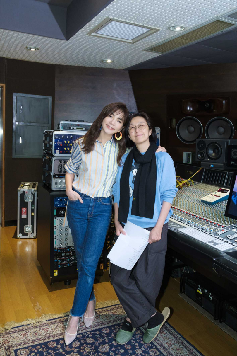 Ella（左）找來黃韻玲（右）擔任新歌製作人。（圖／寬魚／勁樺提供）