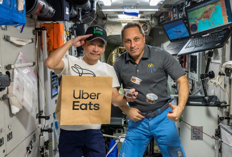Uber Eats 助日本企業家前澤友作（Yusaku Maezawa） 將即食罐頭外送到國際太空站