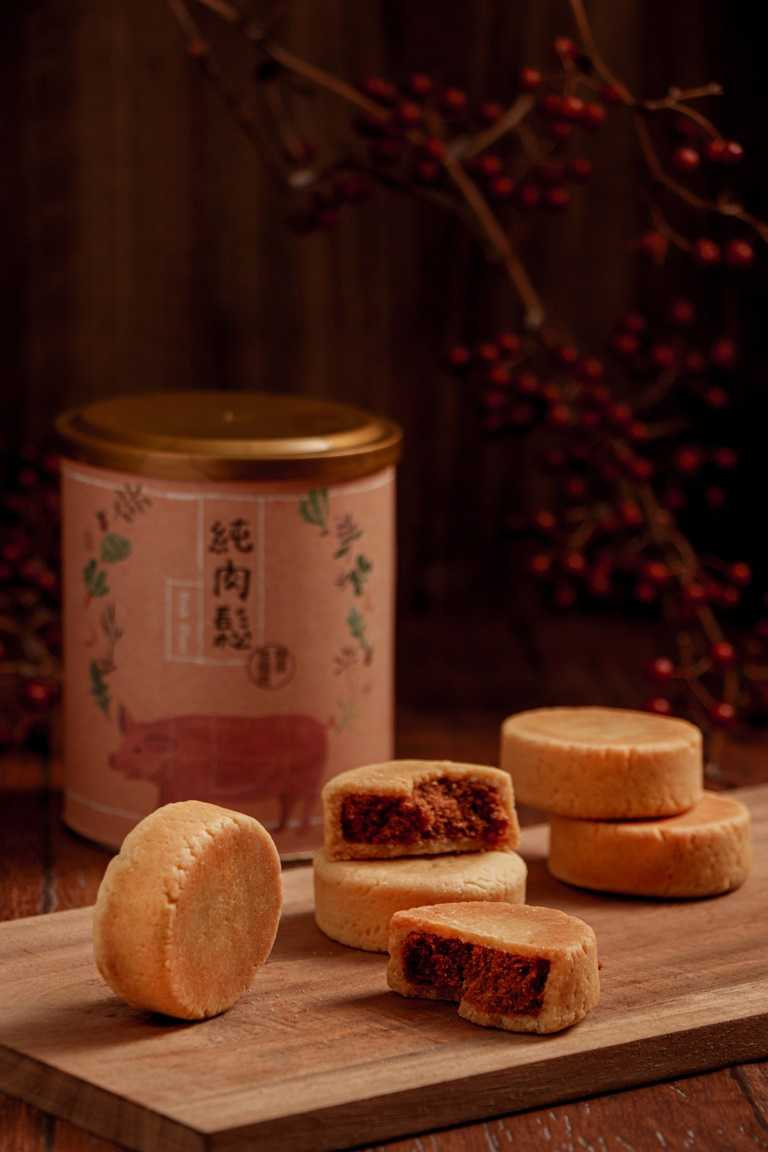 鬆酥內餡選用在台灣彰化田尾鄉吃胡蘿蔔長大的花田豬。