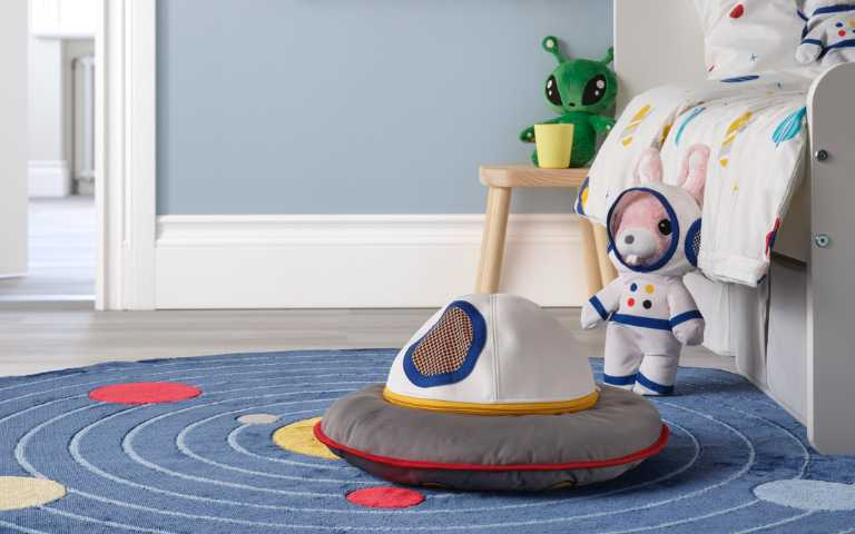星際冒險最佳隊友AFTONSPARV太空人填充玩具，共有兔子、熊、貓三款可供挑選