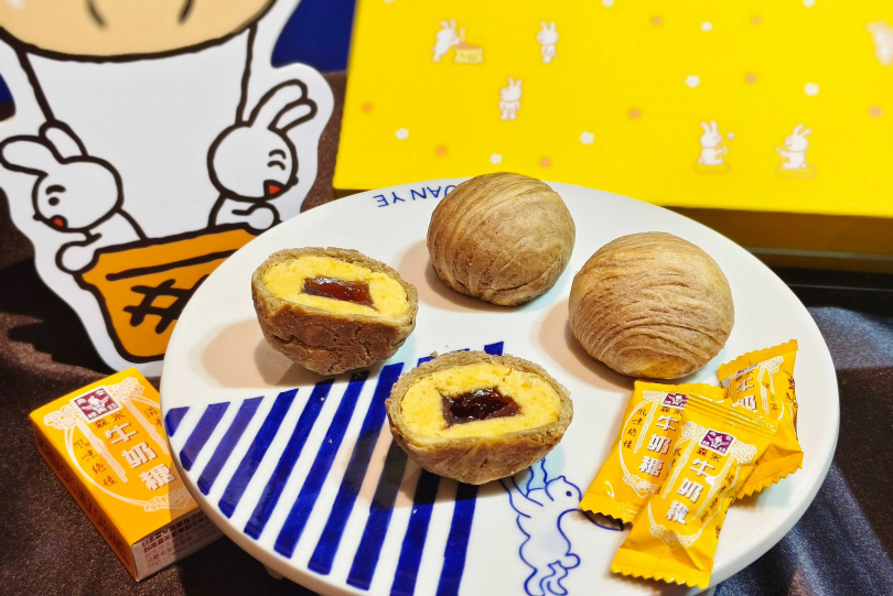 「森永牛奶糖Q心餡餅」推出多款禮盒組合、由插畫家子仙設計外盒，價格帶自520元至1,920元不等，並首度推出單顆包裝。（65元／顆，圖／魏妤靜攝）