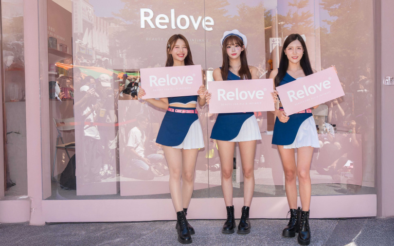 韓籍啦啦隊「夢幻三本柱」李珠珢、李雅英、南珉貞，首度在球場外合體擔任一日店長，引爆粉絲與媒體的拍攝狂潮！（圖／品牌提供）