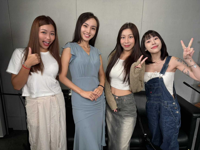 壽司(張佳瑩)光臨「歡迎光靈慢慢聊」PODCAST節目(左至右:伶伶、壽司、凱莉、油米)