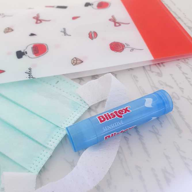 「Blistex碧唇」舒敏修護潤唇膏無色、無味、無酒精，溫和不刺激，相當適合唇部敏感的人使用。