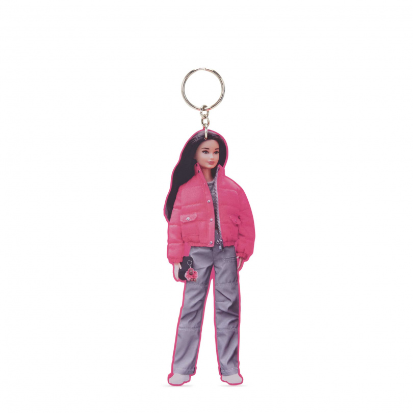 聯名款皆搭配手拿毛猴吊飾包包的Barbie娃娃吊飾正面。