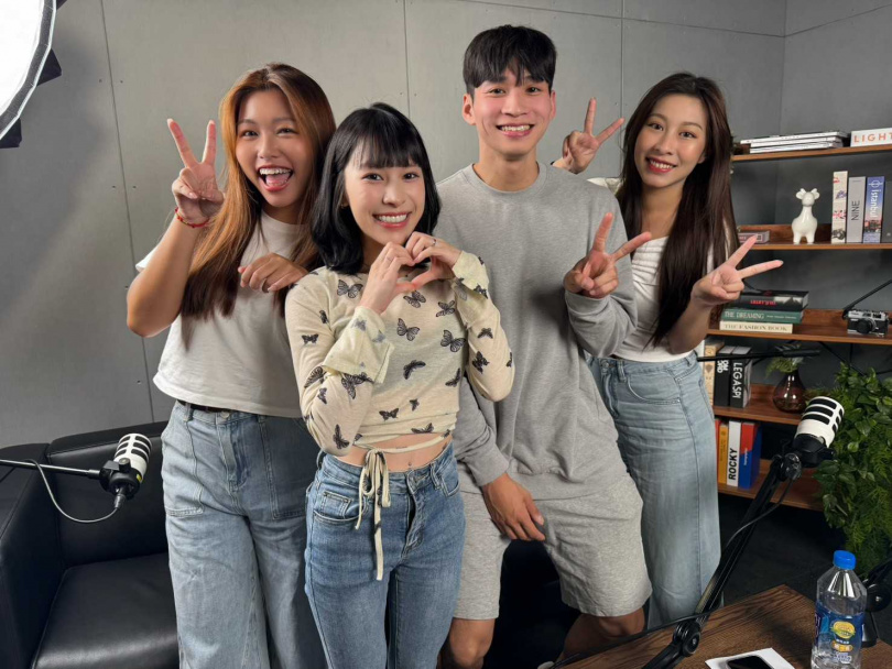 阿福教練光臨「歡迎光靈慢慢聊」PODCAST節目（左至右：伶伶、油米、阿福教練、凱莉、）