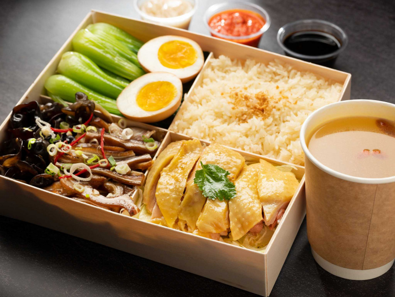 招牌海南雞飯秘方食譜製成的「海南雞飯」，肉質軟嫩多汁。