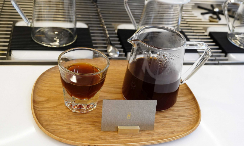 「單品手沖藝伎」選用日曬處理法來提升咖啡層次。（500元）