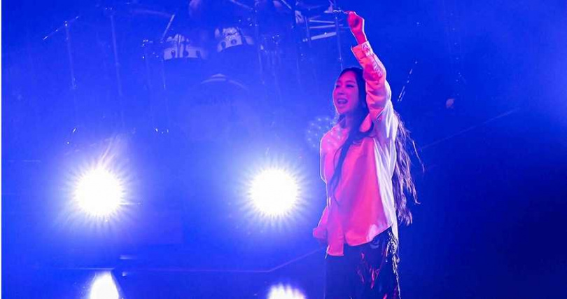 首次來台開唱，李泳知特別準備了蔡依林的〈玫瑰少年〉，讓樂迷大讚超過癮。（圖／Live Nation Taiwan提供）
