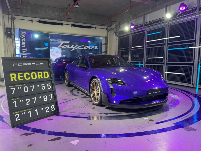 品牌「最速量產電動車」、售價1,048萬元起的Taycan Turbo GT也在活動中亮相。（圖／劉芯衣攝）