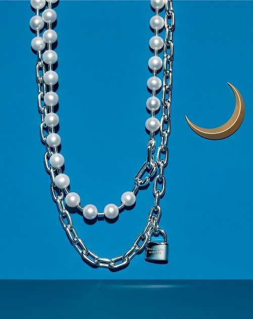 TIFFANY & CO.「HardWear Pearl」系列，純銀鎖釦多圈珍珠項鍊╱99,000元。（圖╱TIFFANY & CO.提供）