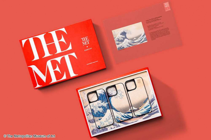 The Met x CASETiFY 聯名系列特別推出以日本知名浮世繪畫家葛飾北齋的《神奈川沖浪裏》為設計的 CASETiFY 限定版。