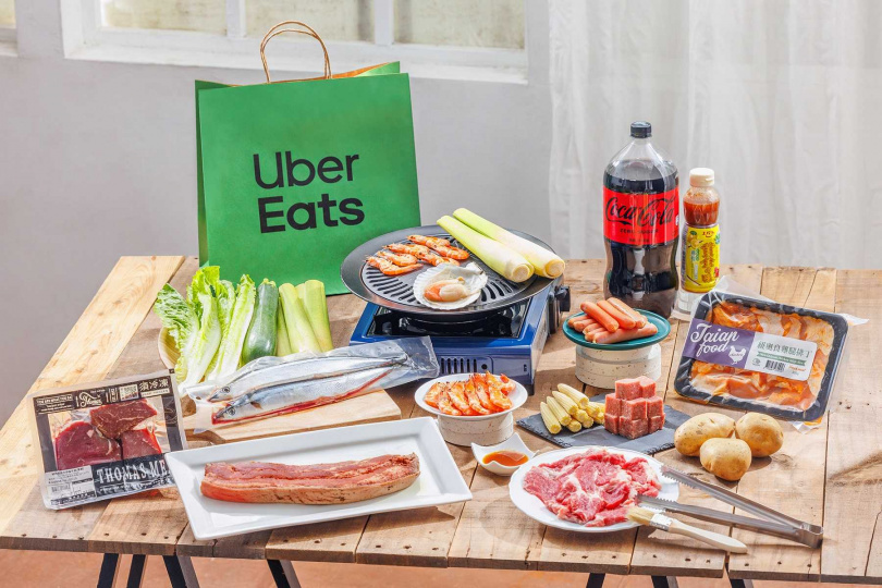  Uber Eats 統計，台灣梅花豬肉片、文蛤、日本生干貝、筊白筍、帶殼玉米筍、可口可樂和綠茶是烤肉饕客最愛組合。