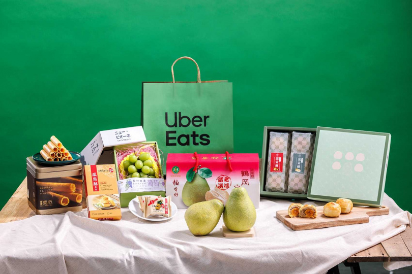 Uber Eats 上不只搶手名店禮盒，更買得到優市與花蓮縣農會合作推廣的老欉文旦、DON DON DONKI日本麝香葡萄禮盒。