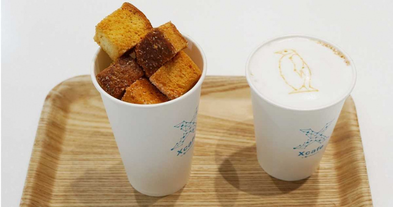 「樸實無華麵包丁」（左，50元）、人氣飲品「企鵝拿鐵」。（咖啡拉花隨機提供，140元）