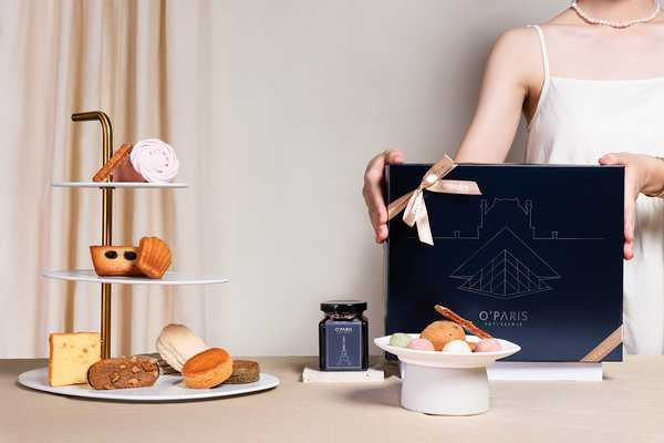 O'PARIS推出包裝精緻有質感的法式甜點，這款「羅浮宮禮盒Boîte Lourve」以搭配燙金線條搭配緞帶包裝，打造超有質感。