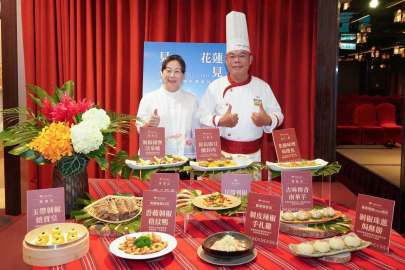 福容花蓮店主廚潘明輝，運用在地剝皮辣椒現場演繹「川醬剝椒松阪豚」。