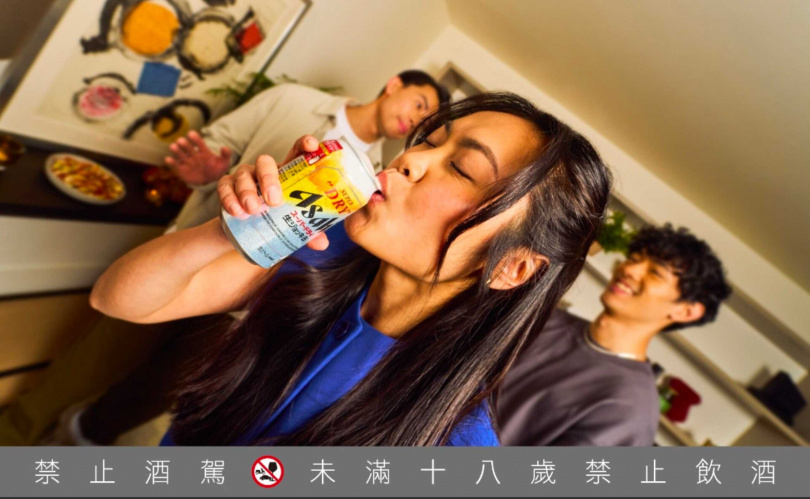 參與「ASAHI SUPER DRY 隨時隨地極泡開罐」社群挑戰,有機會贏得東京機票。(圖/ASAHI提供)