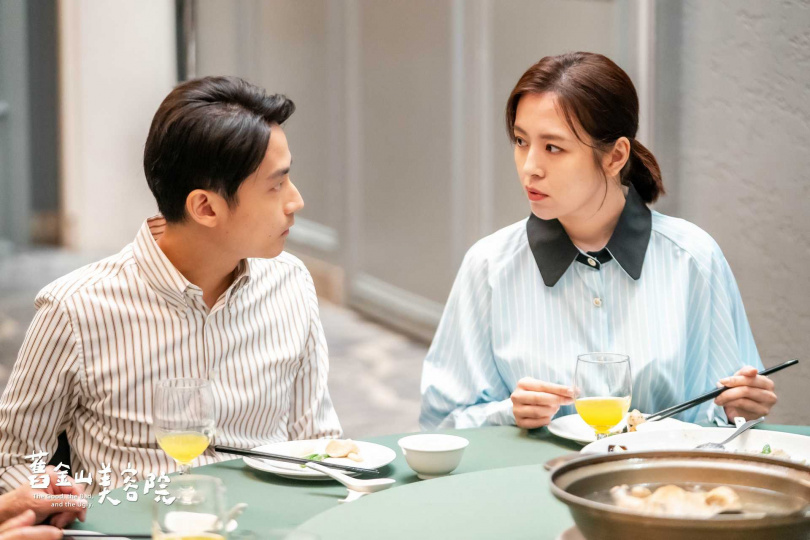 劉品言(左)劇中答應林鶴軒的求婚。(圖/TVBS提供)