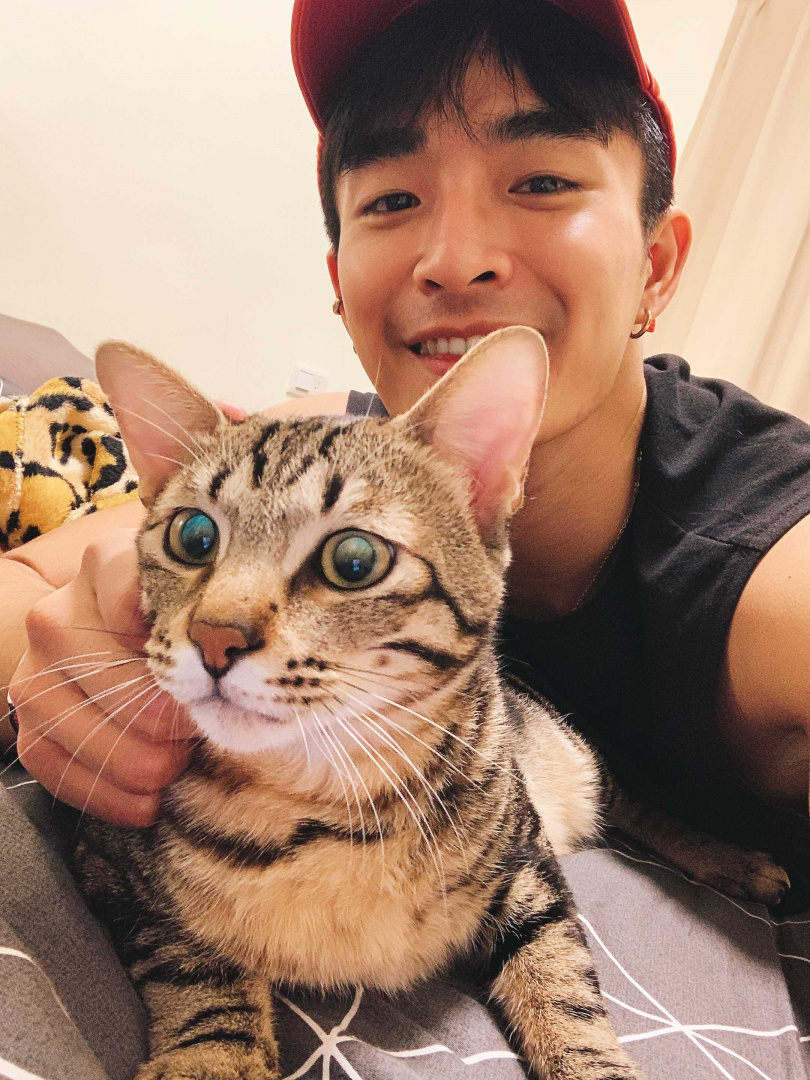 刺刺自認是慈父型的主人，很少兇哥哥。（圖／造星文創娛樂有限公司提供）