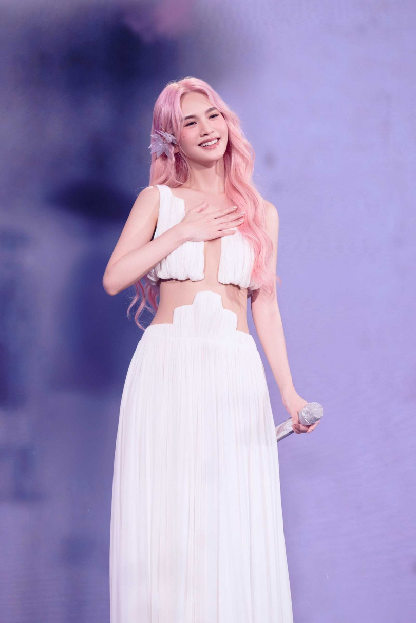 楊丞琳8月底曾接受一場「不小的手術」，仍為了完美呈現演唱會，她仍咬牙克服術後復健的不適開唱。（圖／樹與天空提供）