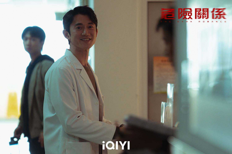 吳慷仁飾演精神科醫生羅梁。（圖／iQIYI愛奇藝國際版）
