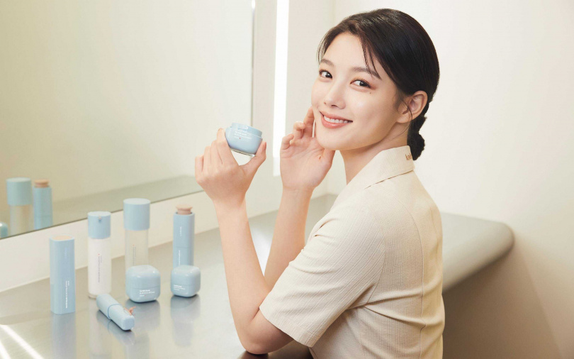 韓國漂亮女星金裕貞的好膚質，就是靠蘭芝的「水酷修護保濕系列」養出來的。(圖／品牌提供)