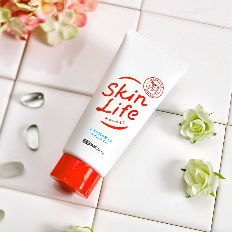 從洗臉開始，給肌膚簡單的素淨質感–SkinLife滋卿愛青春調理洗面乳。