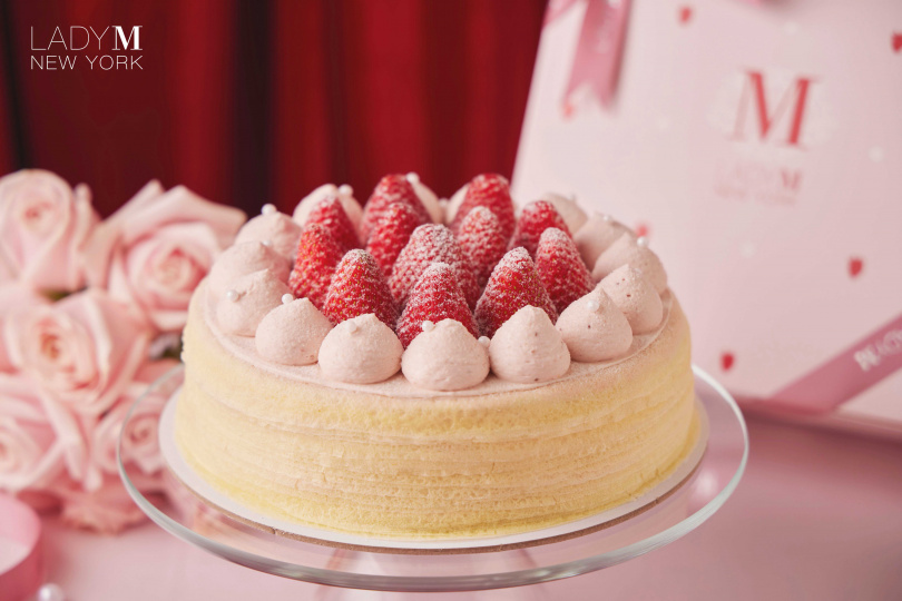 「草莓生奶油千層」將千層結合海綿蛋糕、打造豐富口感！