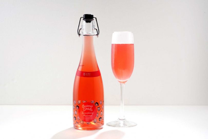 「SAKImoto X OSAMU GOODS 莓果蜂蜜氣泡酒」。（580元）