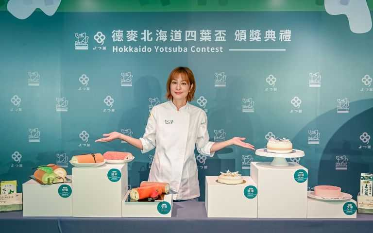甜點女神——藝人莎莎首度以「評審」身份驚艷亮相,實際講評後盛讚選手們烘焙創作水準極高。(圖/德麥食品提供)